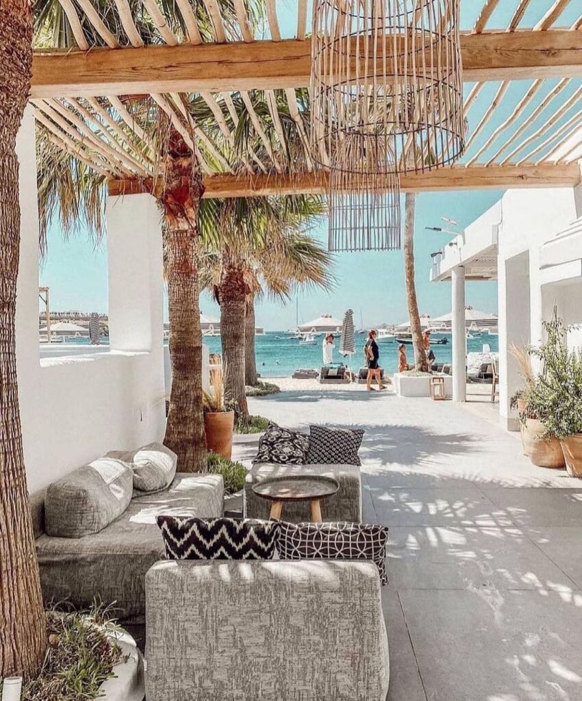 Pasaji-ornos mykonos beach club