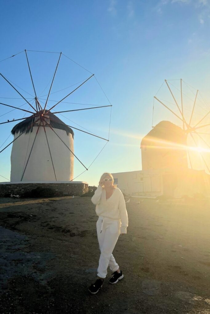 mykonos-windmills-photoshoot-free