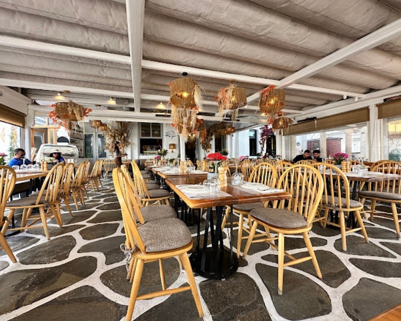 raya restaurant cafe mykonos